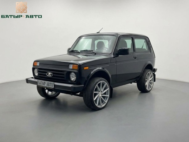 lada-vaz-niva-legend-17-l-2024-g-big-0