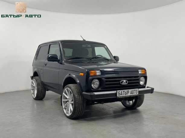 lada-vaz-niva-legend-17-l-2024-g-big-6