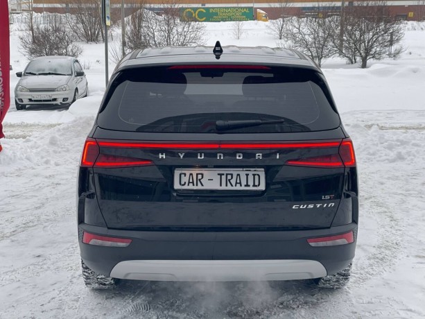 hyundai-custin-15-l-2024-g-big-5