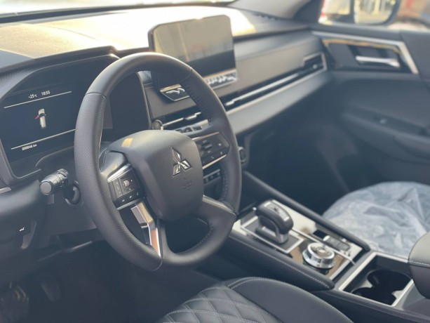 mitsubishi-outlander-15-l-2023-g-big-9