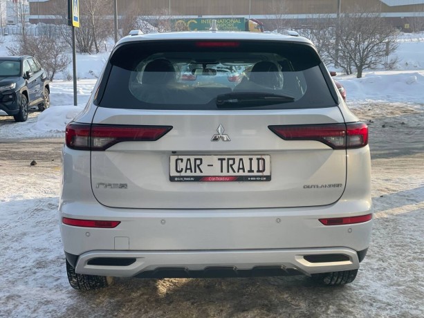 mitsubishi-outlander-15-l-2023-g-big-5