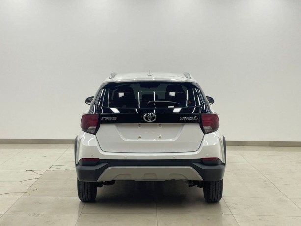 toyota-yaris-15-l-2022-g-big-1