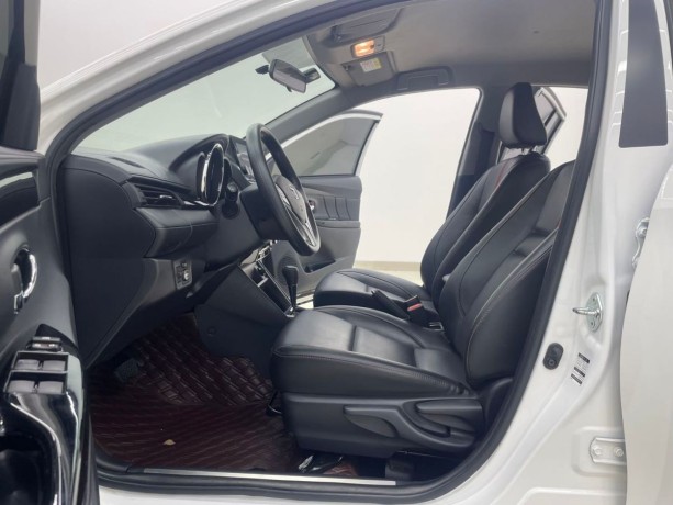 toyota-yaris-15-l-2022-g-big-4