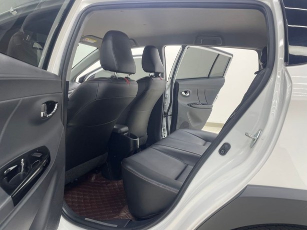 toyota-yaris-15-l-2022-g-big-6