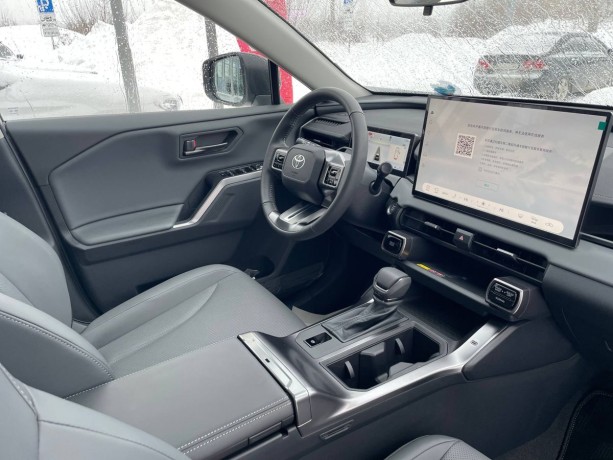 toyota-rav4-2025-g-big-9