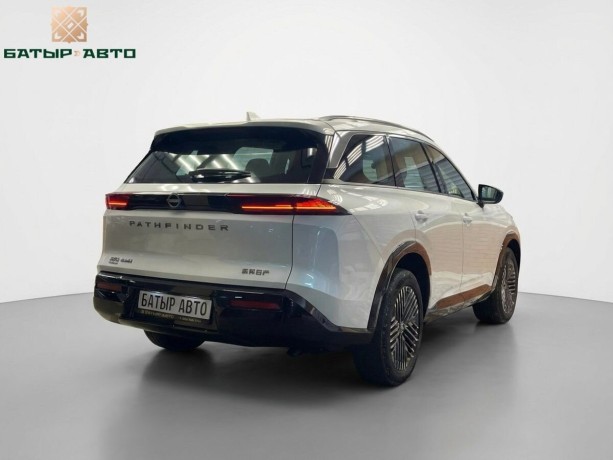 nissan-pathfinder-2025-g-big-3