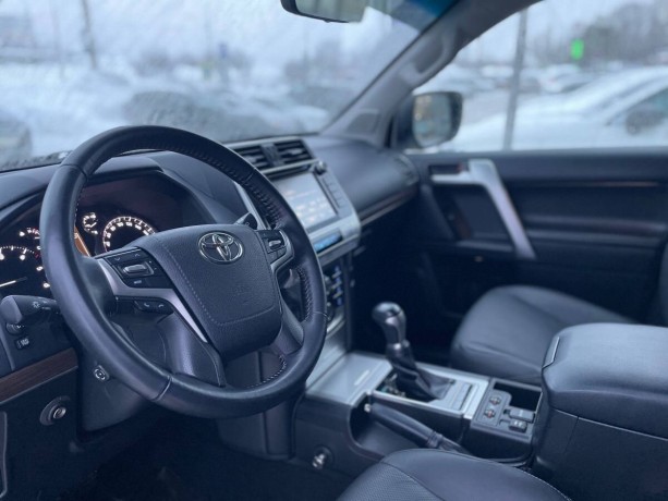 toyota-land-cruiser-prado-2019-g-big-9