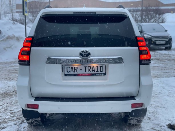 toyota-land-cruiser-prado-2019-g-big-5