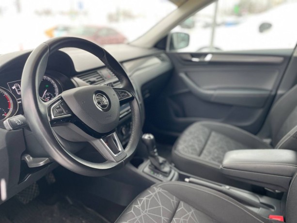 skoda-rapid-2018-g-big-9