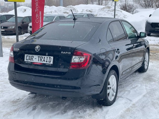 skoda-rapid-2018-g-big-4