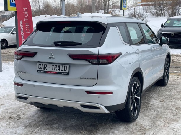 mitsubishi-outlander-2023-g-big-4