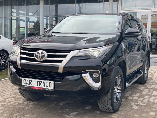 toyota-fortuner-28-l-2018-g-big-1