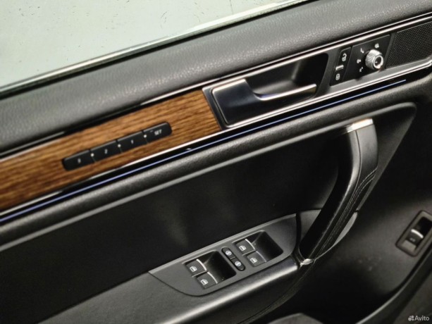 volkswagen-touareg-3-l-2018-g-big-9