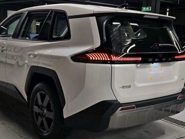 toyota-rav4-20-l-2026-g-big-8