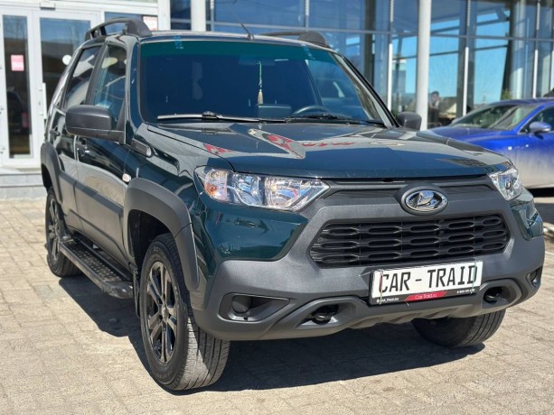 lada-vaz-niva-travel-17-l-2024-g-big-3
