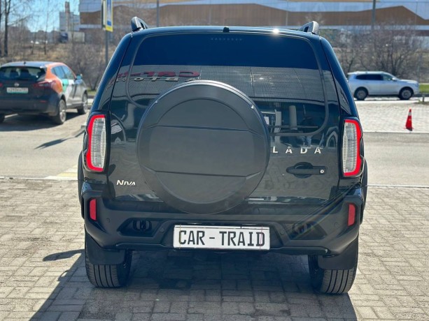 lada-vaz-niva-travel-17-l-2024-g-big-5