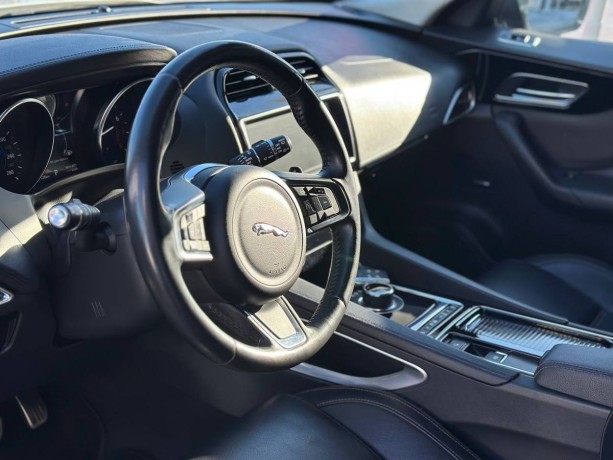 jaguar-f-pace-20-l-2018-g-big-9