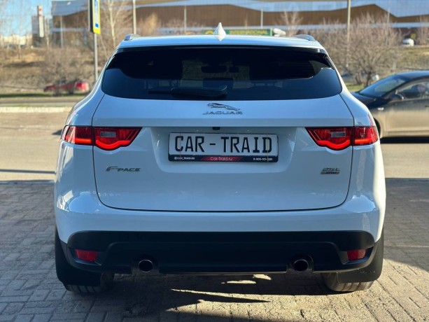 jaguar-f-pace-20-l-2018-g-big-5
