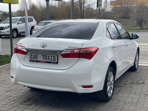 toyota-corolla-16-l-2014-g-big-4